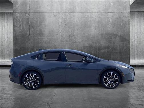 2025 Toyota Prius L