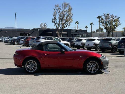 2017 Mazda MX-5 Miata Sport