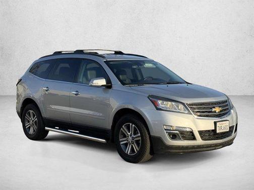 Silver Ice Metallic 2017 Chevrolet Traverse 2LT