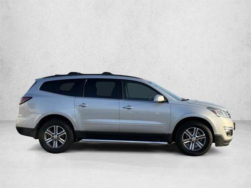 Silver Ice Metallic 2017 Chevrolet Traverse 2LT