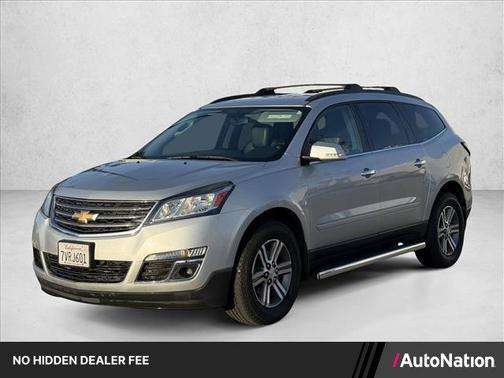 Silver Ice Metallic 2017 Chevrolet Traverse 2LT