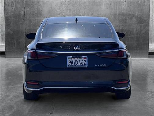 2022 Lexus ES 300h Base