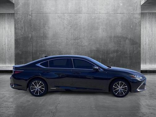 2022 Lexus ES 300h Base