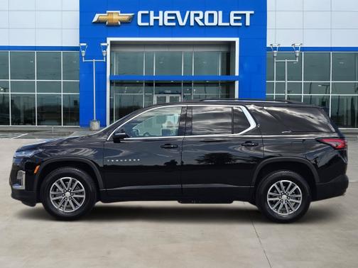 Mosaic Black Metallic 2023 Chevrolet Traverse LT Cloth