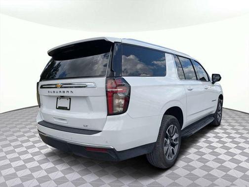 Summit White 2022 Chevrolet Suburban LT