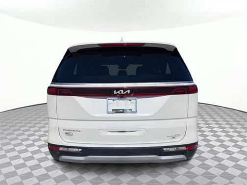 2024 Kia Carnival LX