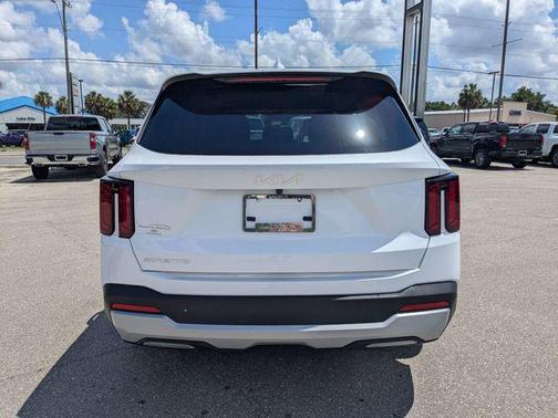 White Pearl 2026 Kia Sorento LX