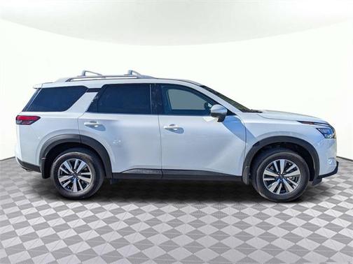 2025 Nissan Pathfinder SL 4WD