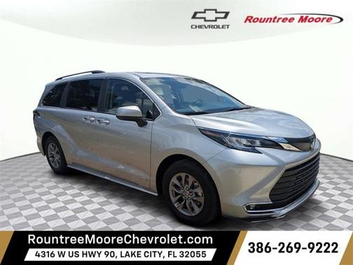 2021 Toyota Sienna XLE 8 Passenger