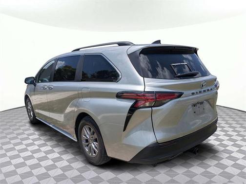 2021 Toyota Sienna XLE 8 Passenger