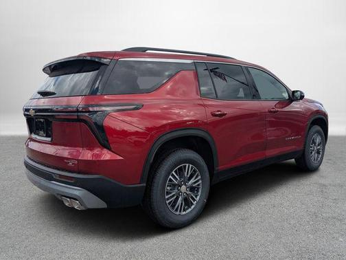 Radiant Red Tintcoat 2026 Chevrolet Traverse LT