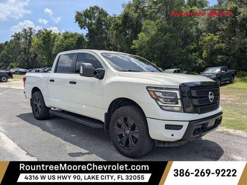 Glacier White 2023 Nissan Titan SV