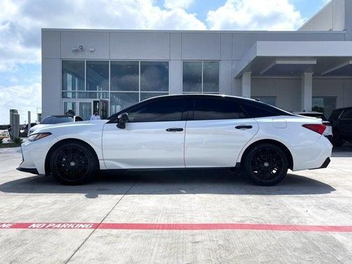 2022 Toyota Avalon Touring