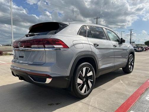 2025 Volkswagen Atlas Cross Sport 2.0T SE w/Technology