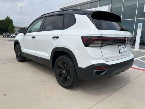 2025 Volkswagen Taos 1.5T SE Black