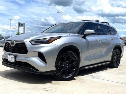 2022 Toyota Highlander L