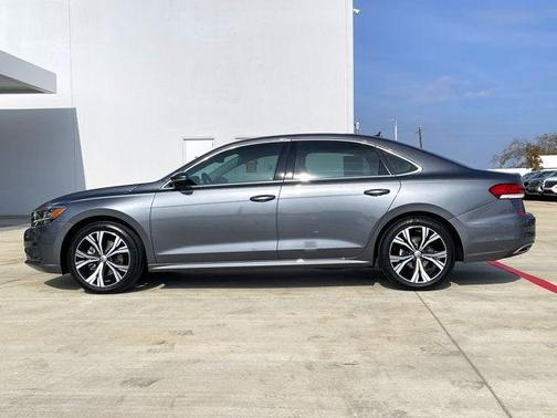 2022 Volkswagen Passat 2.0T SE