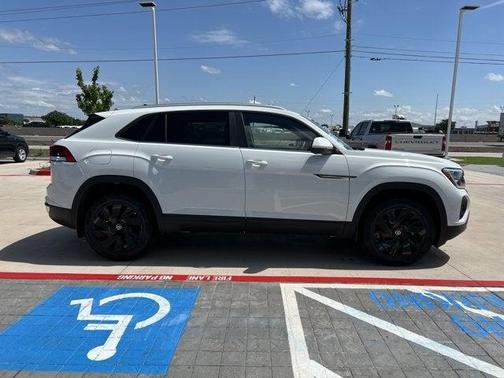 2025 Volkswagen Atlas Cross Sport 2.0T SE w/Technology