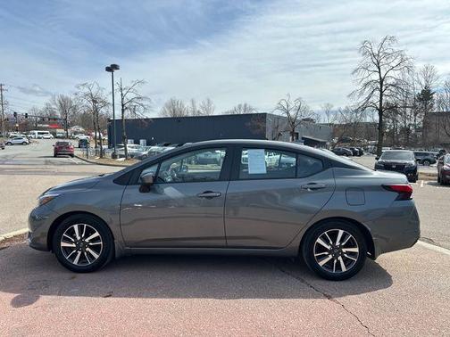 Gun Metallic 2025 Nissan Versa 1.6 SV