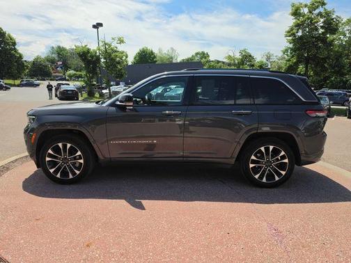 Metallic 2022 Jeep Grand Cherokee Overland