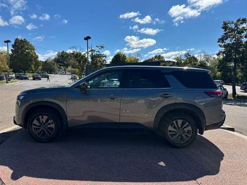 2024 Nissan Pathfinder S