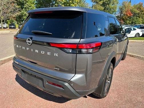 2024 Nissan Pathfinder S