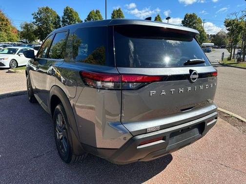 2024 Nissan Pathfinder S