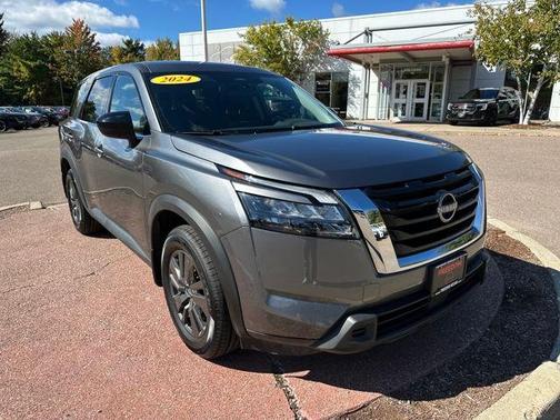 2024 Nissan Pathfinder S