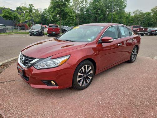 Cayenne Red 2016 Nissan Altima 2.5 SV
