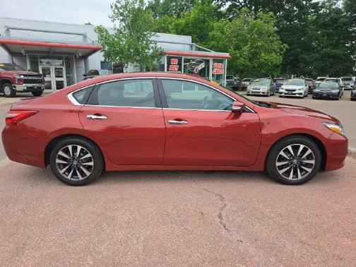 Cayenne Red 2016 Nissan Altima 2.5 SV