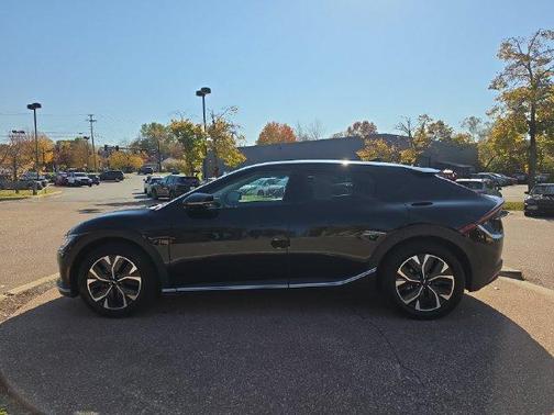 Aurora Black Pearl 2024 Kia EV6 Light
