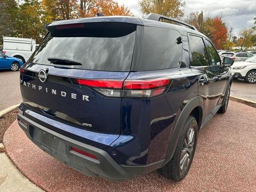 2025 Nissan Pathfinder SV