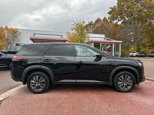 2024 Nissan Pathfinder S