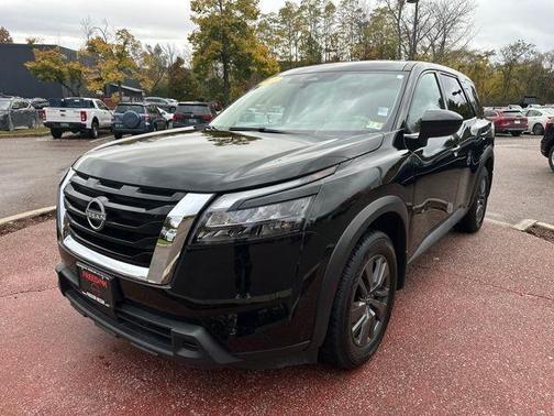 2024 Nissan Pathfinder S