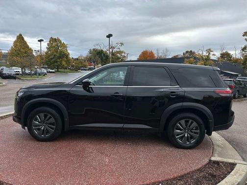 2024 Nissan Pathfinder S