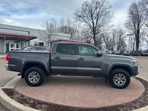 Cement 2017 Toyota Tacoma SR5