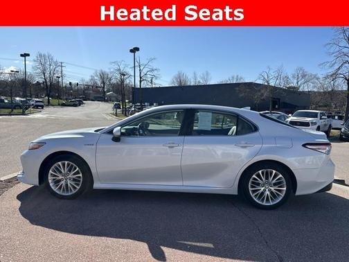 2020 Toyota Camry Hybrid XLE