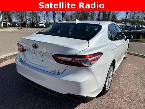 2020 Toyota Camry Hybrid XLE