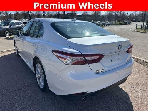 2020 Toyota Camry Hybrid XLE