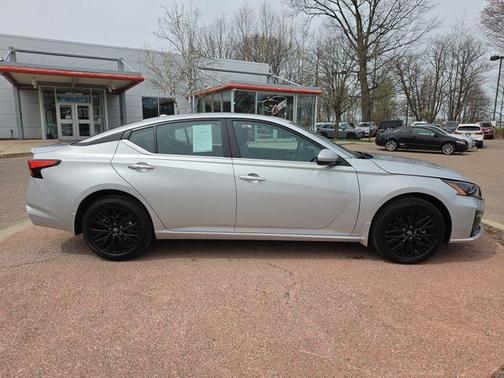 Brilliant Silver Metallic 2025 Nissan Altima SV