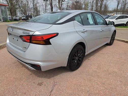 Brilliant Silver Metallic 2025 Nissan Altima SV