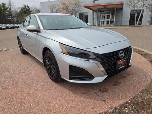 Brilliant Silver Metallic 2025 Nissan Altima SV