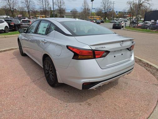 Brilliant Silver Metallic 2025 Nissan Altima SV