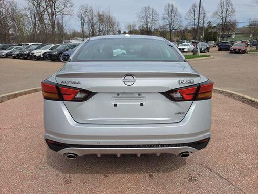 Brilliant Silver Metallic 2025 Nissan Altima SV