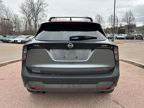 2t Gun Red Roof 2026 Nissan Kicks SR