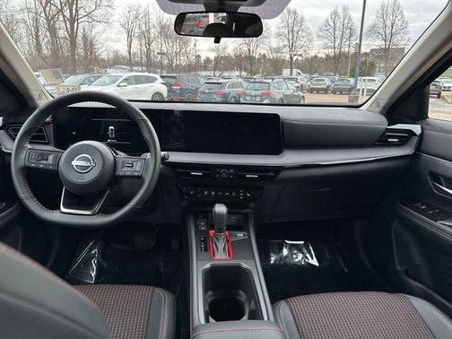 2t Gun Red Roof 2026 Nissan Kicks SR