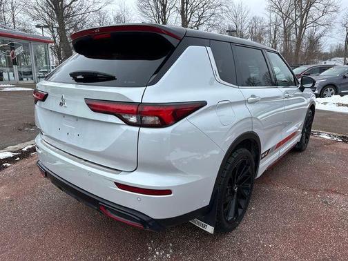 2023 Mitsubishi Outlander 