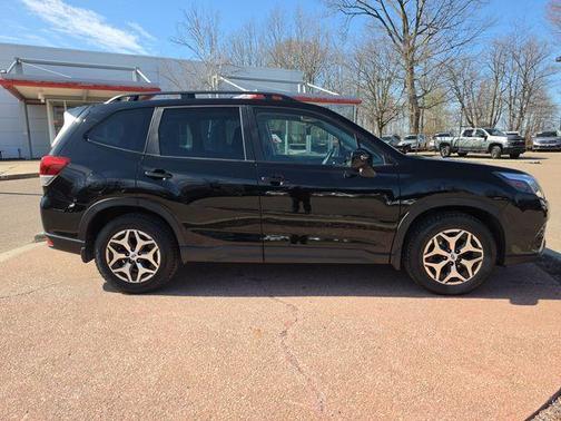 Crystal Black Silica 2023 Subaru Forester Premium