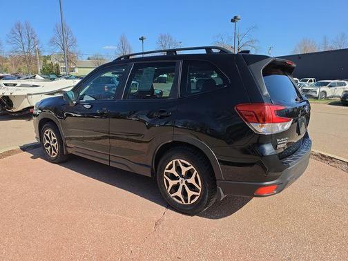 Crystal Black Silica 2023 Subaru Forester Premium