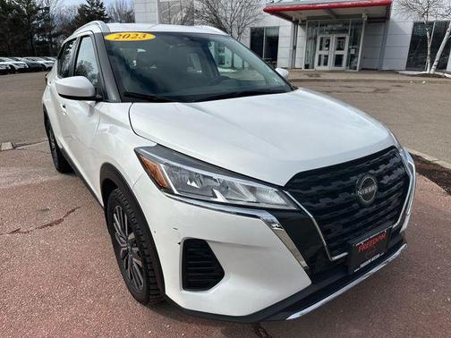 Aspen White 2023 Nissan Kicks SV